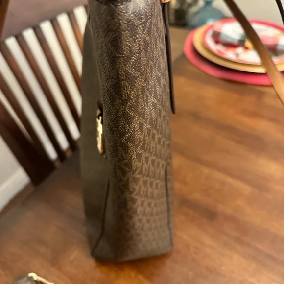 Michael Kors Large East West Tote  with matching wallet . - Picture 4 of 12